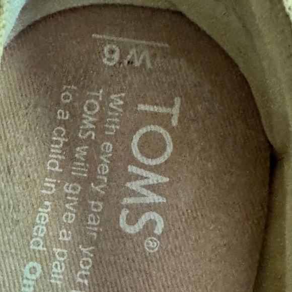 Toms gold crochet - Picture 2 of 2